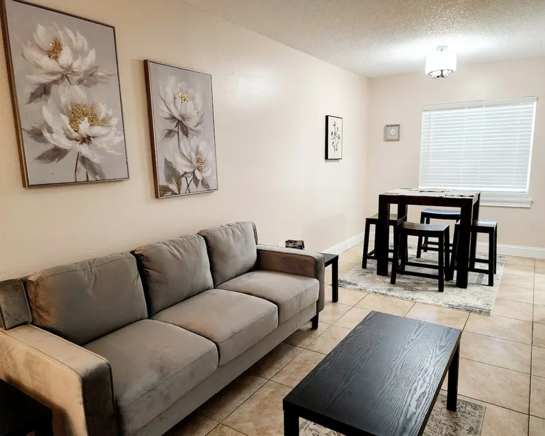 Toria Suites 920 - Image 1