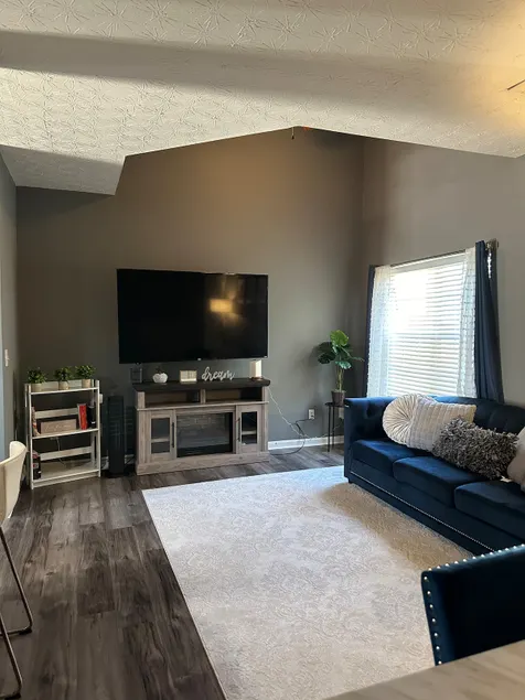 Modern Cozy Retreat / Close to Downtown & Midtown - Image 1