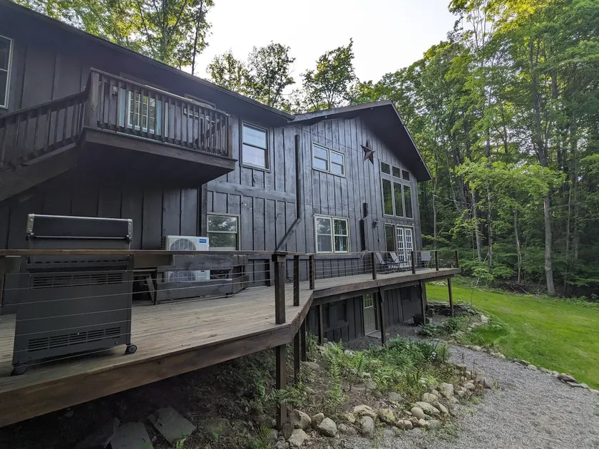 Adirondack 6 Bedroom home in Lake George - Image 1