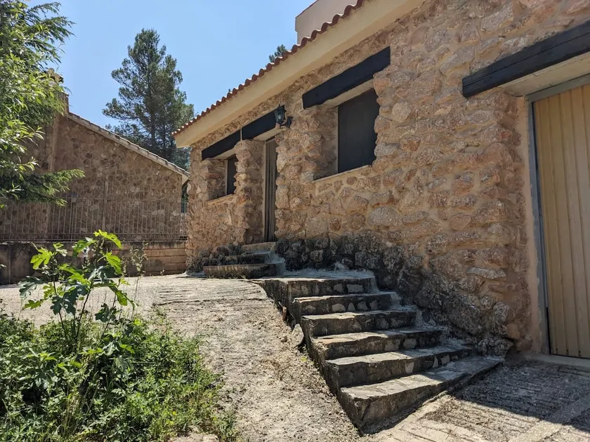 Charming retreat near the river - Image 1