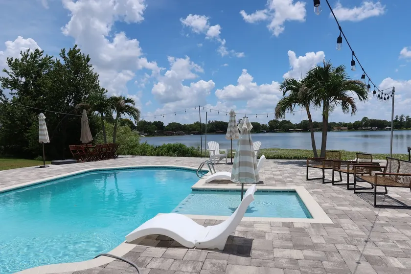 Lakeside Palm Escape - Image 1