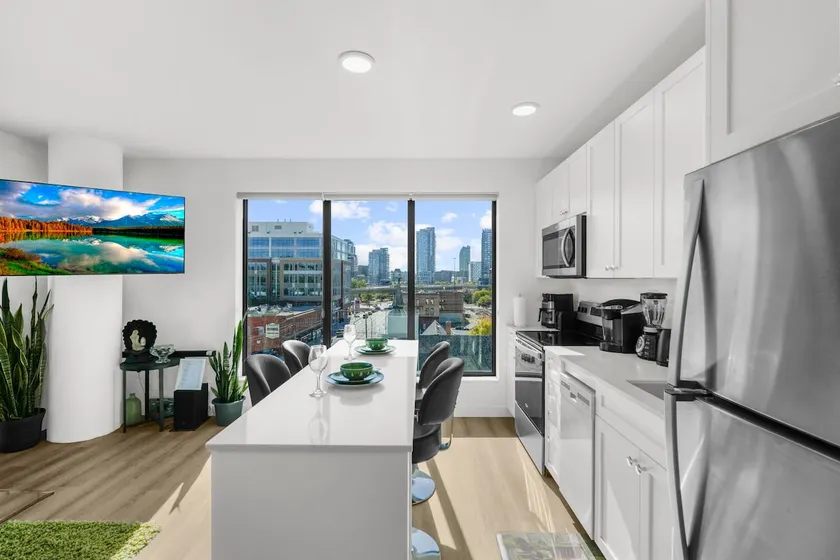 2 BR Calgary Tower View! Free Underground Parking! - Image 1