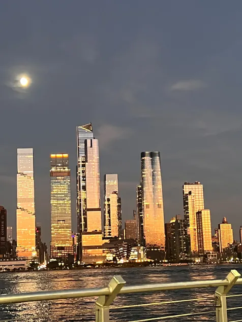 10 mins from NYC, MetLife Stadium and American D. - Image 1