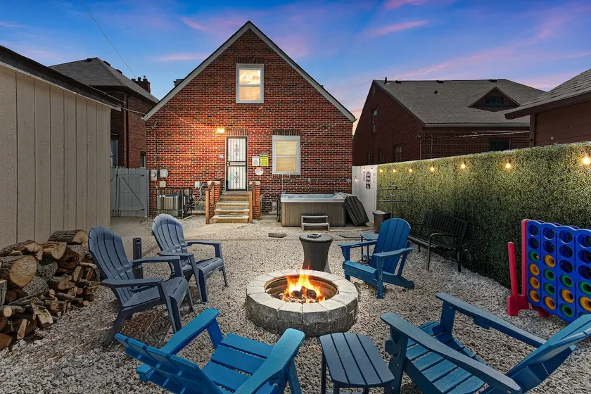 Detroit Getaway| 5BR + Hot Tub | Near Downtown - Image 1