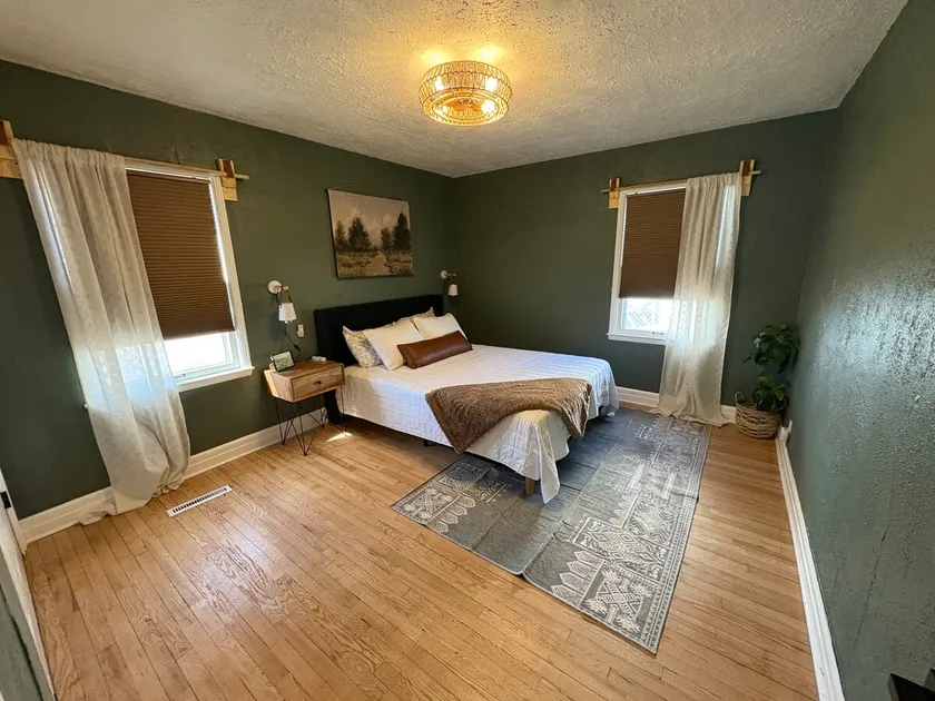The Clover Cottage - Rolla's Irish Themed Place - Image 1