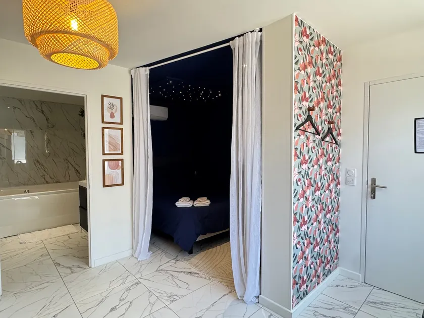 LA SECRET ROOM - suite de luxe avec jacuzzi - Image 1
