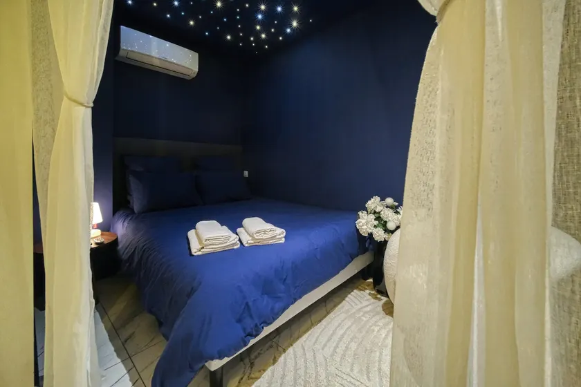 Suite with Jacuzzi & starry sky - Image 1