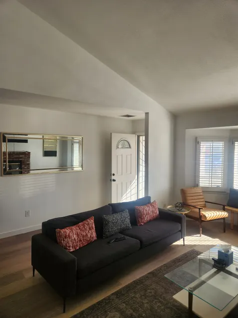 3 Bedroom with large yard - Image 1