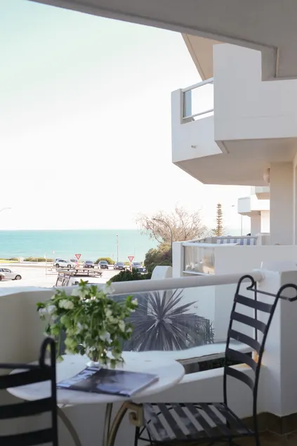 Spacious, pristine abode with stunning ocean views - Image 1