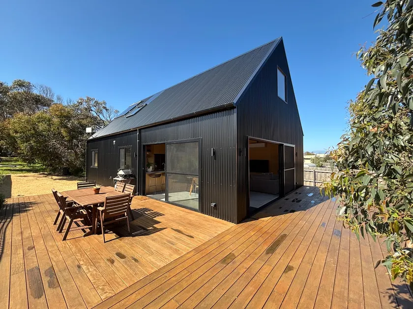 Black Pearl - NEW Minimal Style Scandi Beach House - Image 1