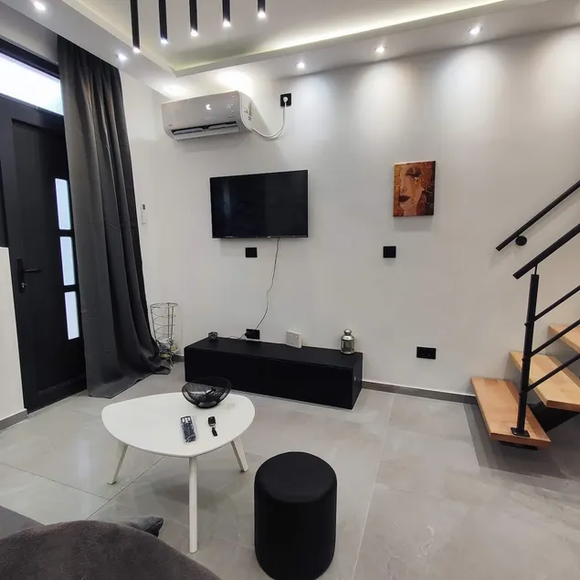 Zeus Apartment - Image 1