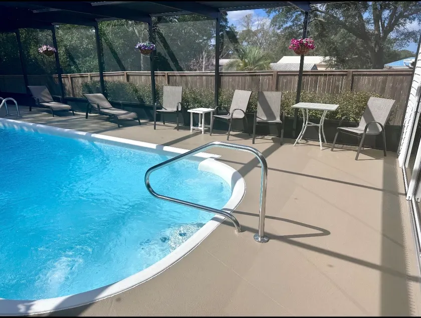 Just-in Paradise Pool Home - Image 1
