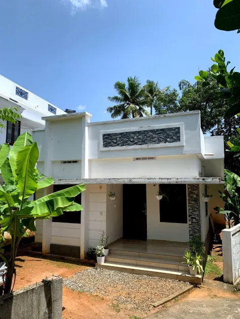 Entire Home | AC, WiFi | Thaikkatussery, Thrissur - Image 1