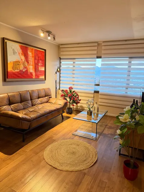 Modern 2-bedroom/2-bathroom apartment with parking - Image 1