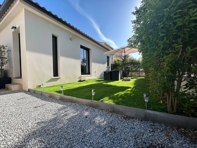 Modern 2-bedroom house + private garden + parking - Image 1