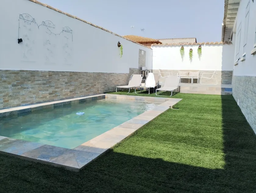 Accommodation with a Jacuzzi 20 minutes from Puy Du Fou Toledo - Image 1