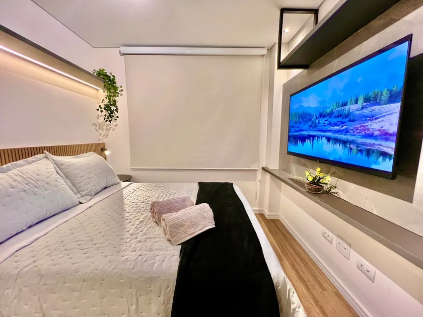 LUXURIOUS & Cozy - Image 1