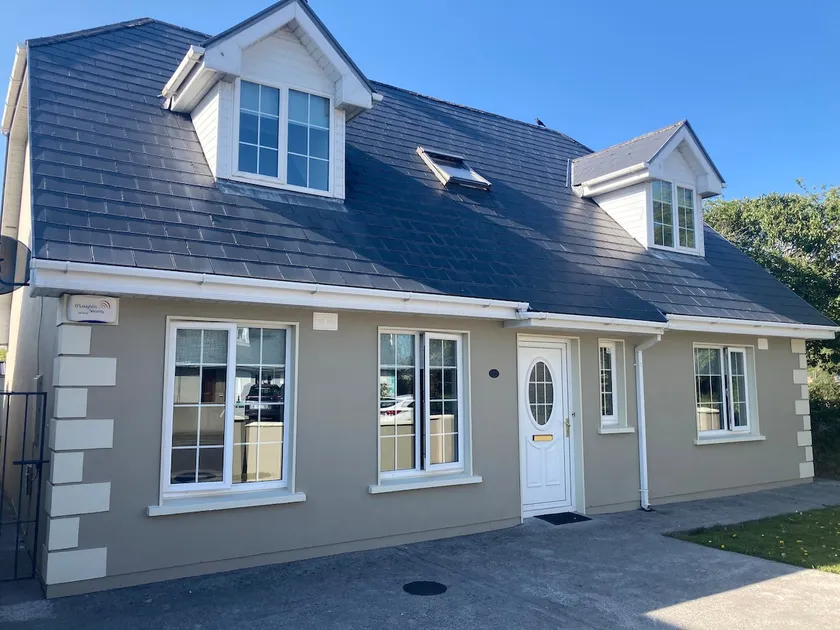 22 The Paddocks | Cozy Town Stay - Image 1