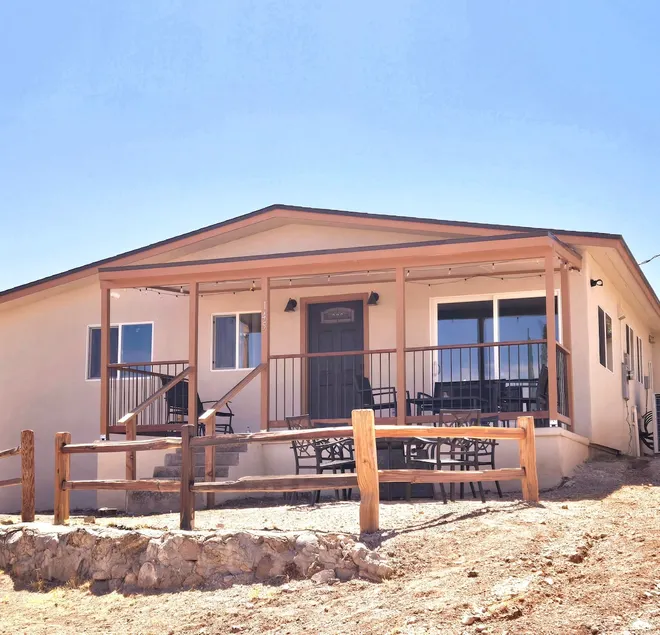 Hitching Post Hideout - Image 1