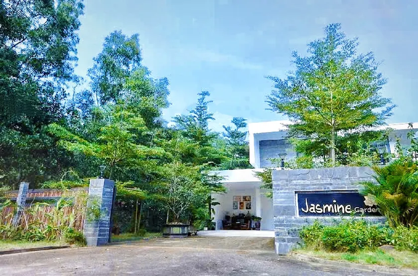 Jasmine healing villa garden - Image 1
