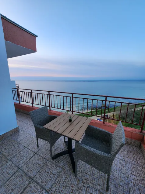 Stunning Beach View Apartment - Image 1