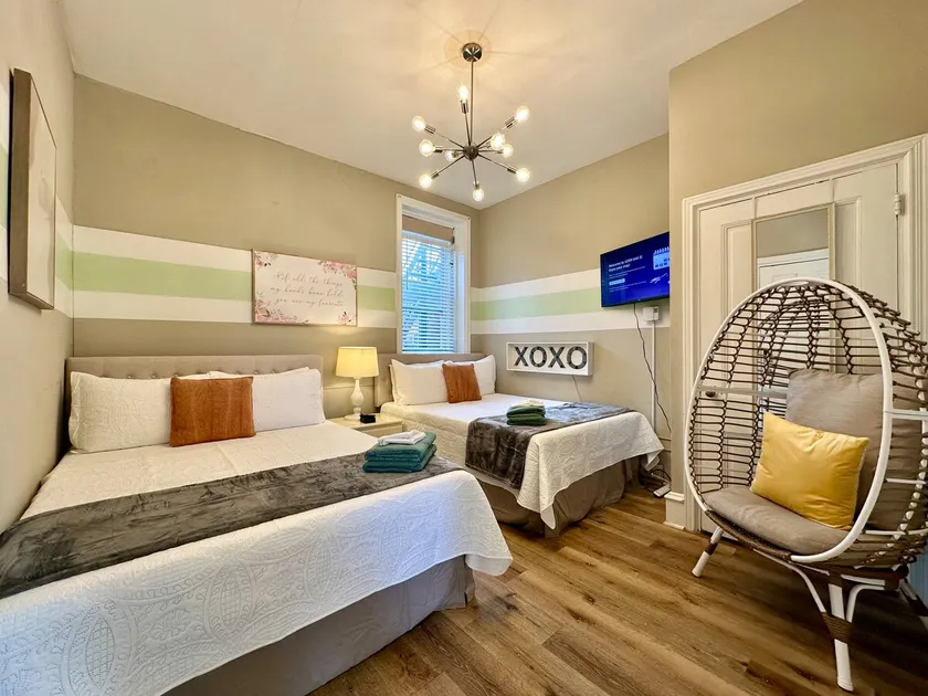 1 Block To River- Walk To Capitol & Downtown! - Image 1
