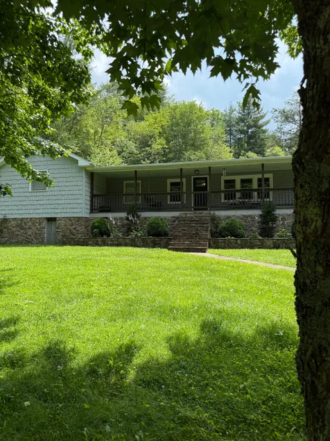 Granny's House | Big Yard, Creek & Privacy - Image 1