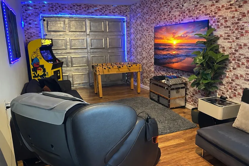 6BR Group Stay | 2 Kitchens + 2 Living Areas | PS4 - Image 1