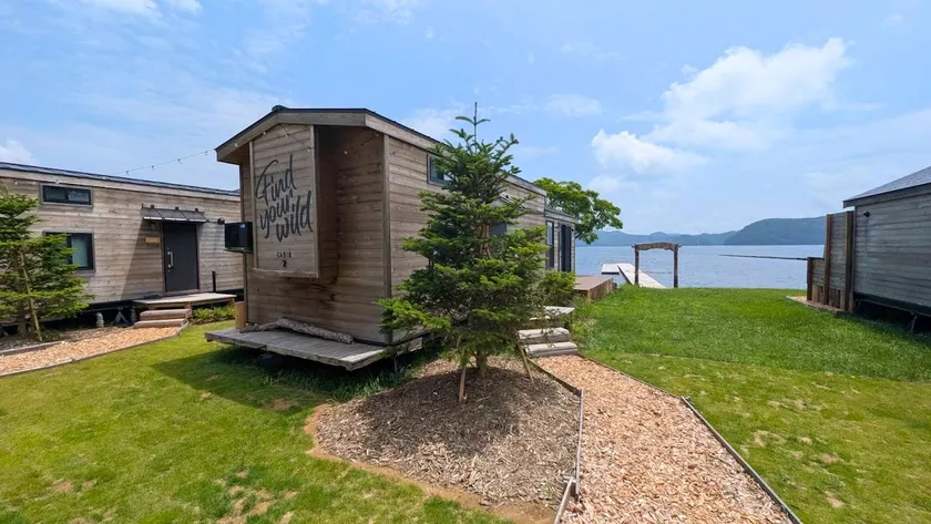 The Lake Side Inn - Image 1