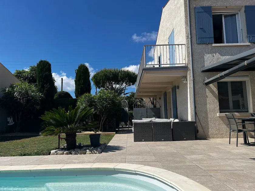 Villa & pool, quiet 300 m beach & town, 8 people - Image 1