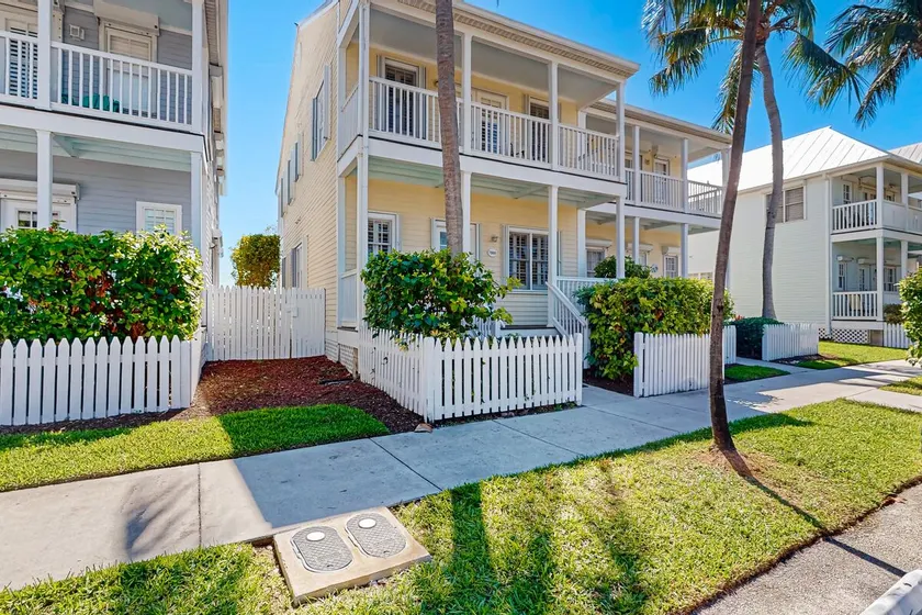 3BR waterfront townhome w/ private balconies - Image 1