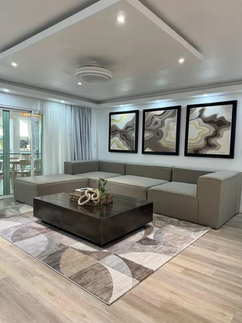 Luxury and Comfort Steps from the Beach - Image 1