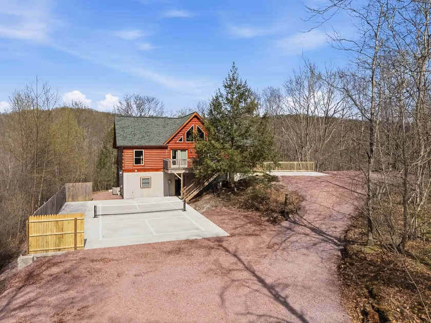 River Lodge-Hot tub-Hiking-River Front-Pickleball - Image 1