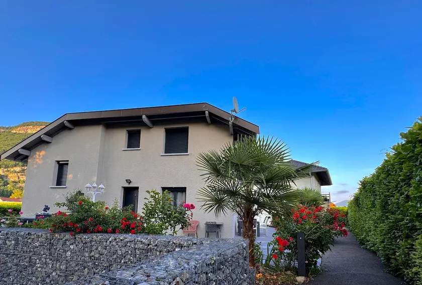 Detached house with 4 bedrooms and terrace - Image 1