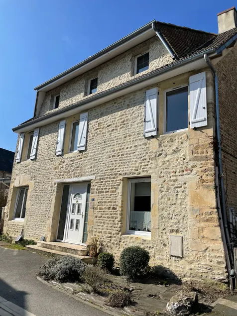 Stone house - Image 1