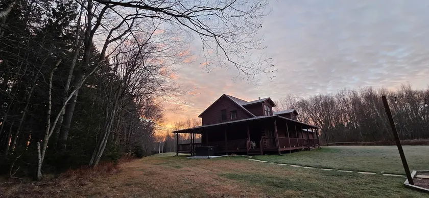 Pocono Getaway | Jacuzzi + Pool + Games - Image 1