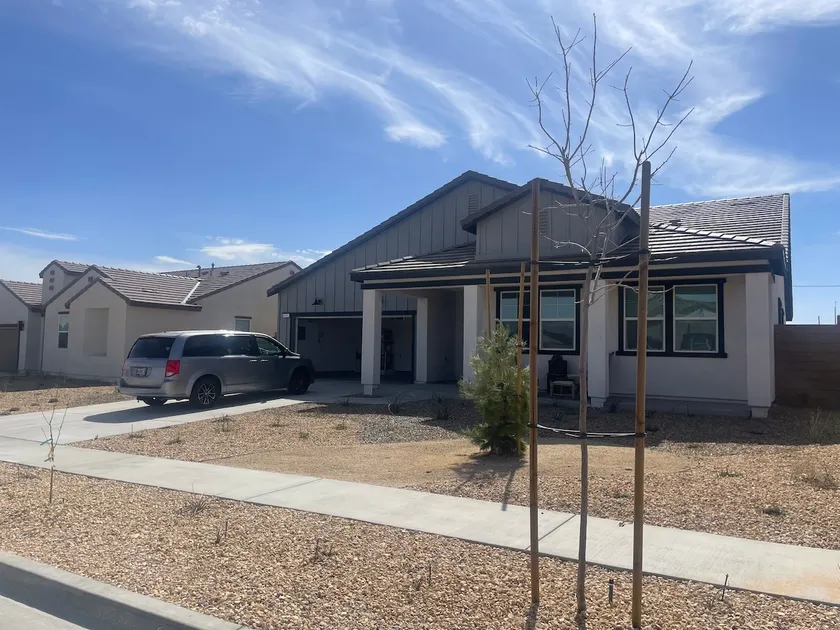 Comfy, Modern n Elegant 3 Bed 2 Bath; Your2nd Home - Image 1