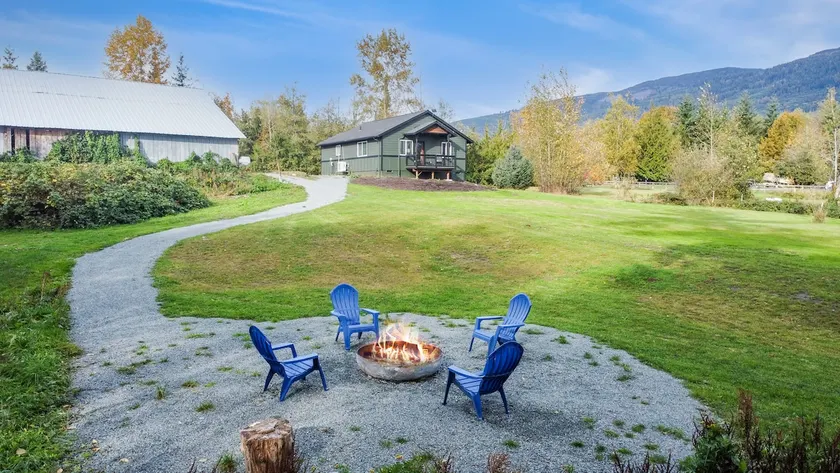 RoseWood- private acreage, Mountain View’s, trails - Image 1