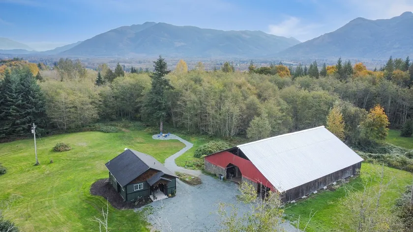 RoseWood Cabin - Image 1