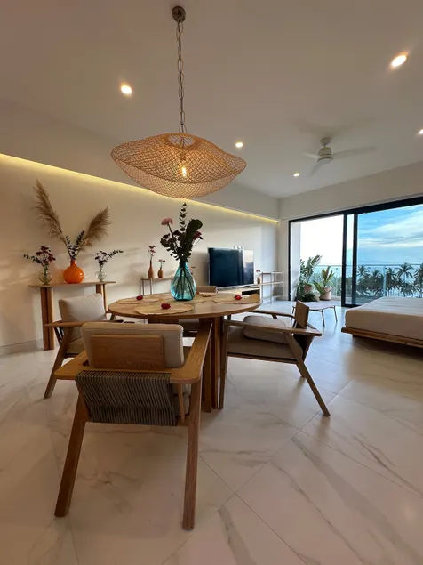 An apartment with an ocean view - Image 1