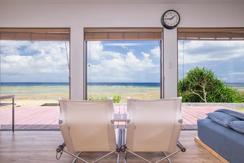 Villa with terrace along the beach, 7 minutes from the airport - Image 1