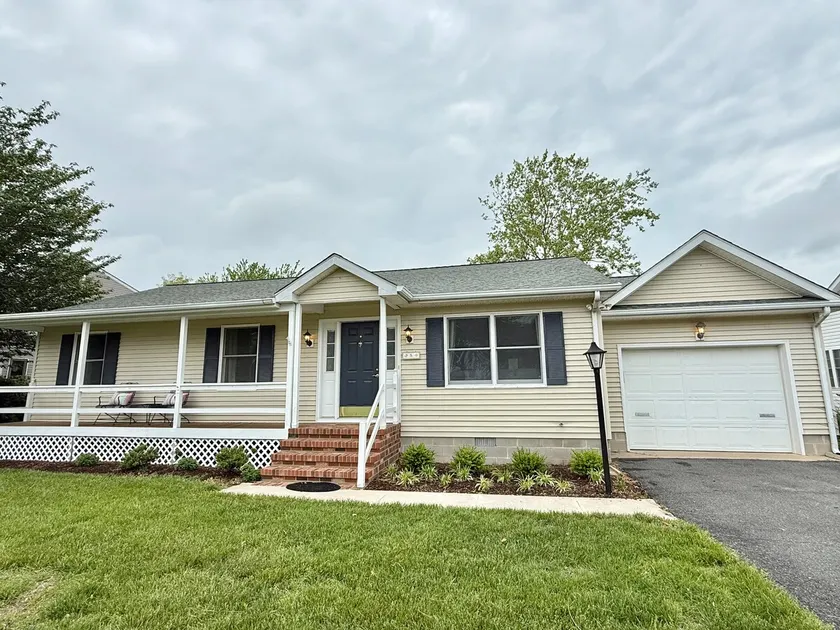 *Colgate Cottage* 3BR Sleeps 8, Dog Friendly - Image 1