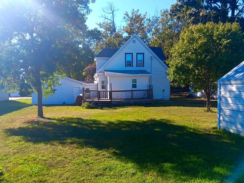 The Charming 4BR Craftsman in Emery - Image 1