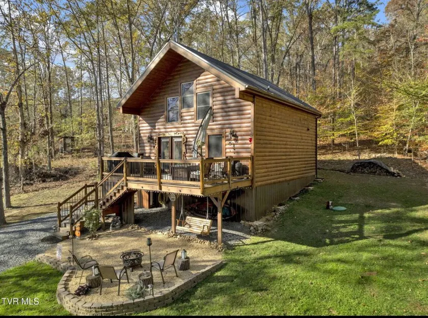 Cozy TN lake Cabin. Hot Tub. Fireplace. Sleeps 5. - Image 1