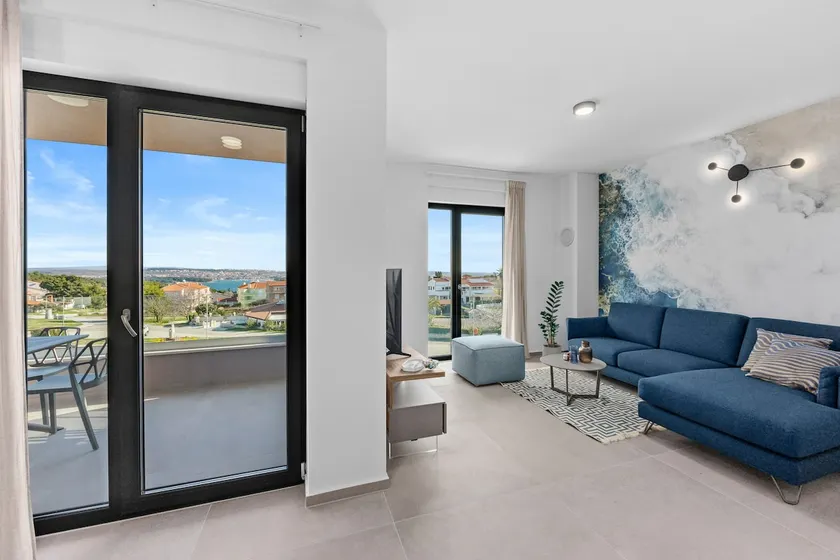 Blue apartment - new and modern, fenced parking - Image 1