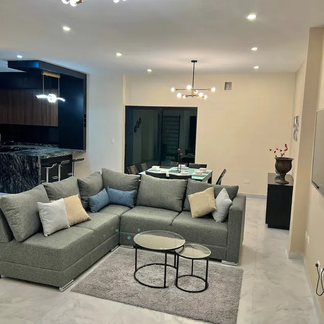 Seville House - Luxurious and spacious residence - Image 1