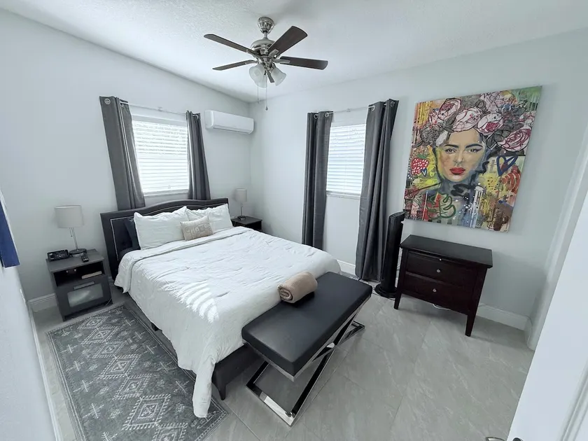 Tampa Hub - Near Downtown, Airport & more #2 - Image 1