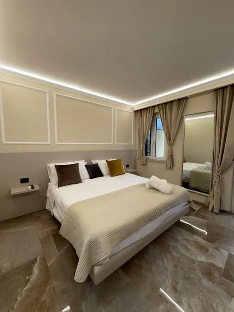Central and Convenient Vacation Home - Image 1