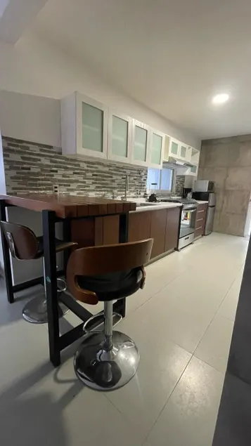 Spacious house 5 minutes from downtown - Image 1