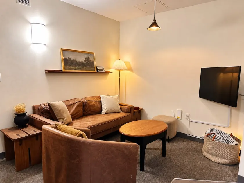 Cream City Industrial Loft Near Fiserv with Parking - Suite 4 - Sleeps 8 - Image 1